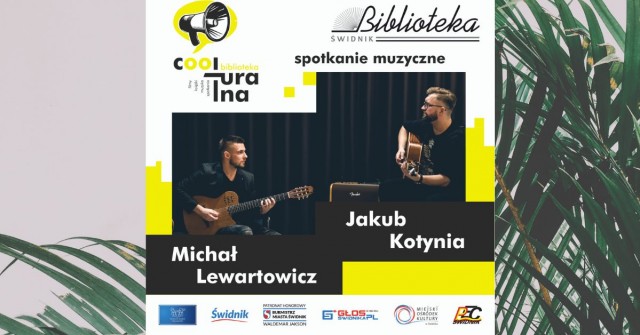 na plakacie napis Coolturalna biblioteka, spotkanie muzyczne, na pierwszym planie Michał Lewartowicz i Jakub Kotynia z gitarą w ręku.